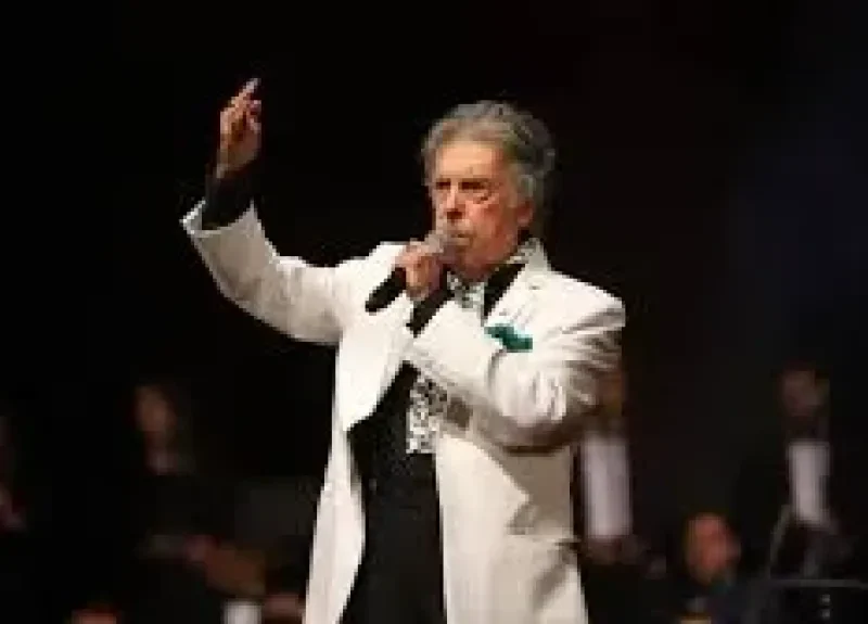 الفنان عبد الوهاب الدكالي يُفارق الحياة.. و”مرسول الحب” يُودّع صاحبه- نبض مصر