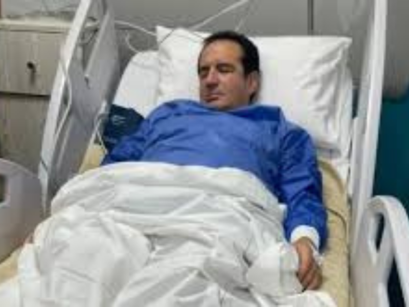 تطورات الحالة الصحية للفنان محمد ثروت بعد استئصال المرارة.. نجله يكشف التفاصيل