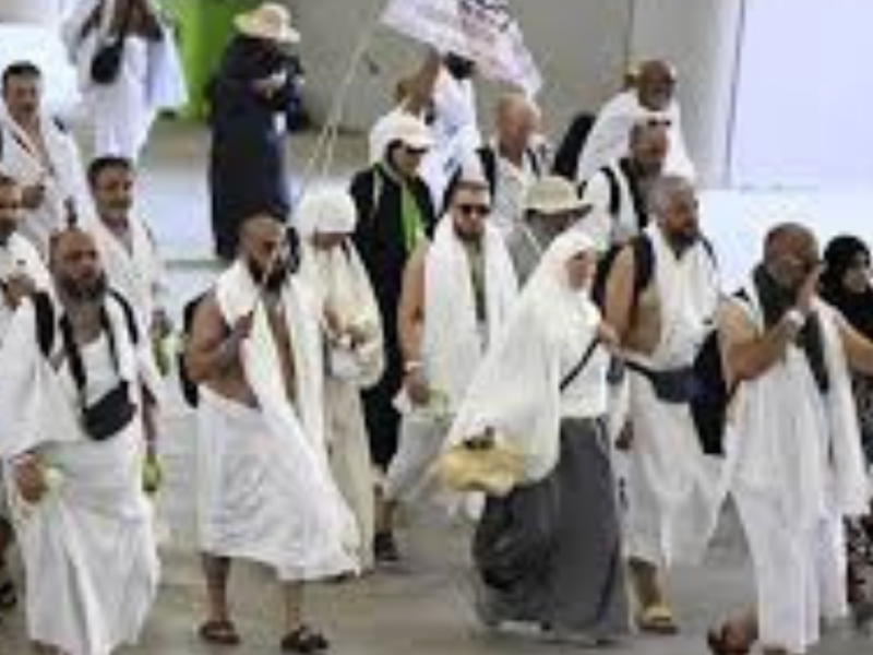 حجاج بيت الله الحرام يحتفلون بعيد الأضحى في منى وسط أجواء روحانية ومشهد عالمي مميز
