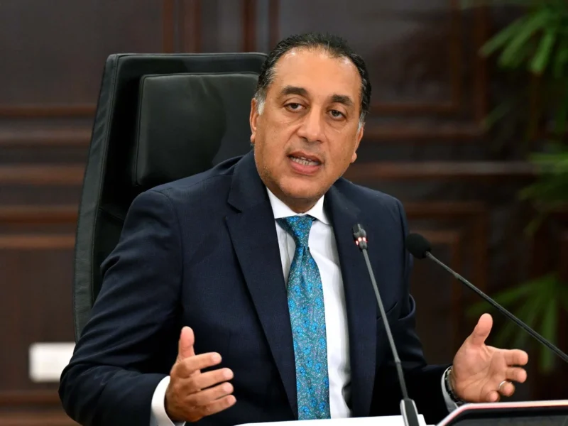 إنفعال وأمر فوري.. رد فعل مصطفى مدبولي على إغلاق الطريق على المواطنين أثناء زيارته وسط البلد