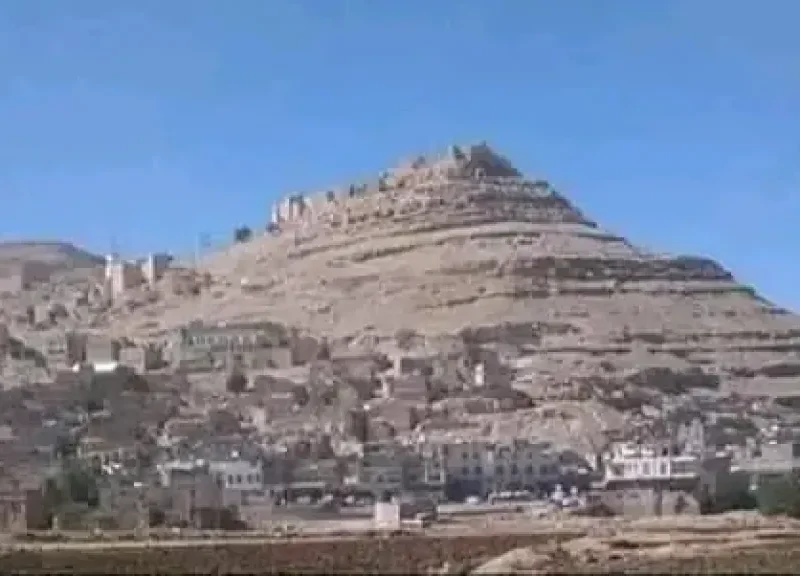 مسلحون قبليون يغتالون شيخًا قبليًا ونجله ويصيبون زوجته في كمين مسلح بمحافظة عمران- نبض مصر