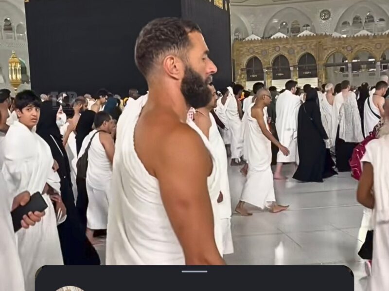 هل إقترب إعلان إسلامه.. رونالدو يعيد نشر فيديو بنزيما من أمام الكعبة