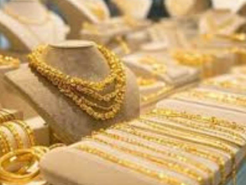 سعر الذهب عيار 21 يهبط لأدنى مستوى في شهرين ونصف.. تراجع حاد عالميًا وجدال متجدد حول التسعير والمصنعية